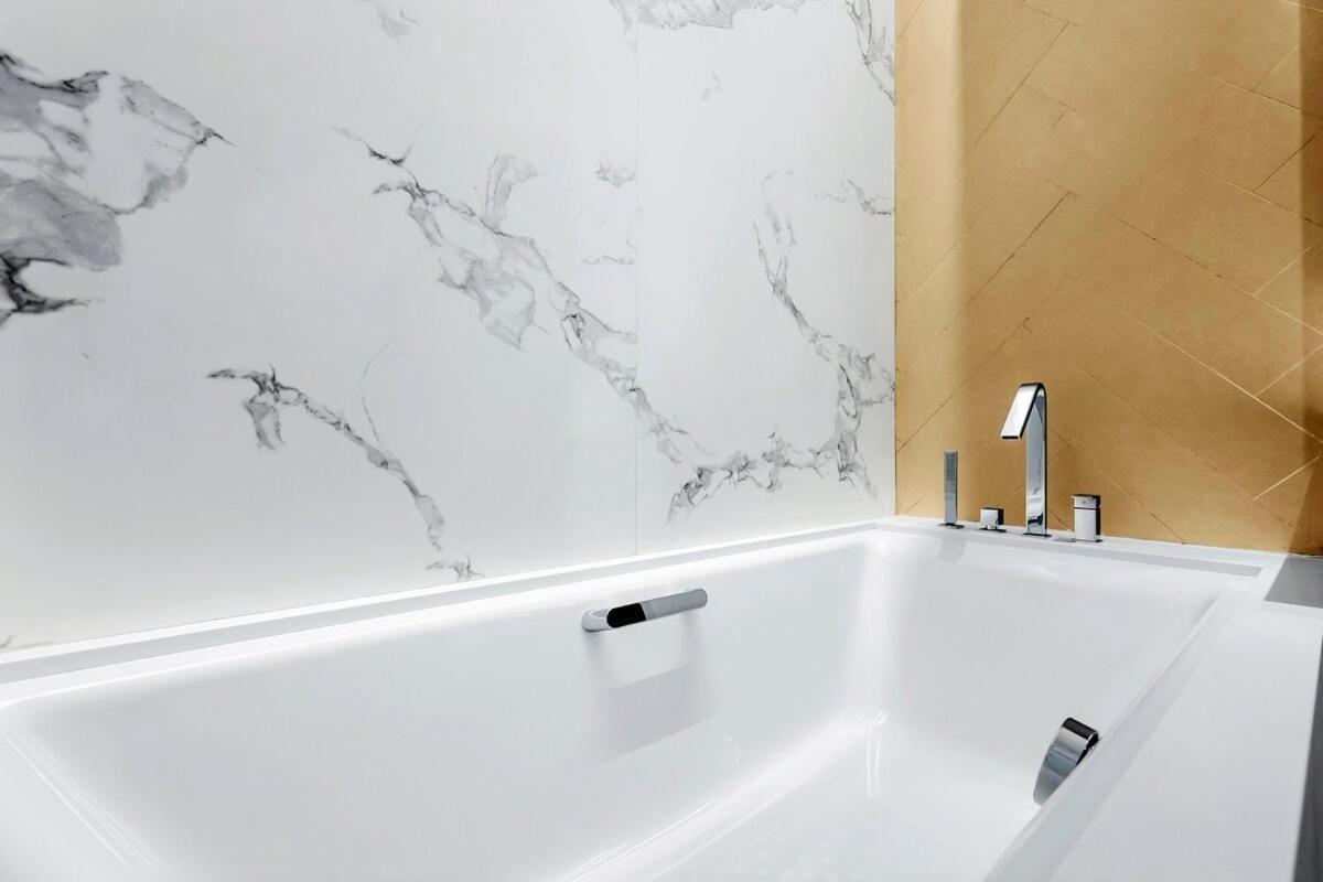First Class 2br Chic Downtown Escape Dubai