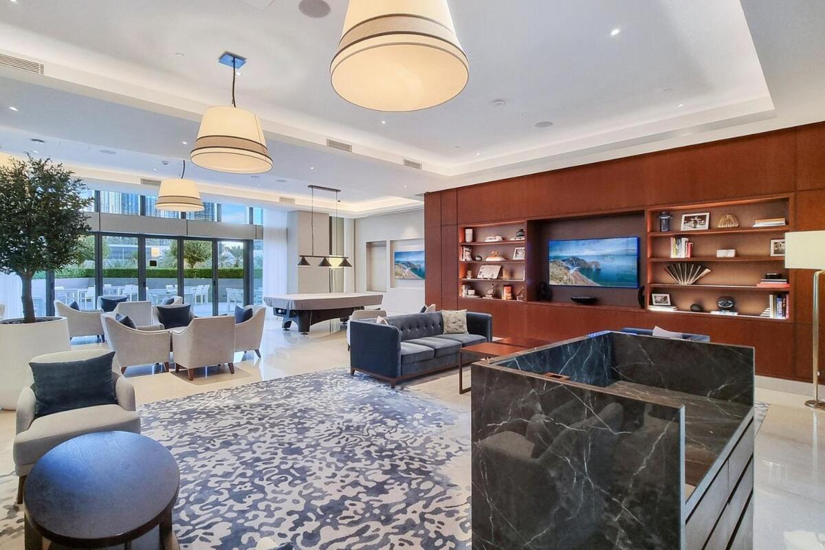 First Class 2br Chic Downtown Escape *