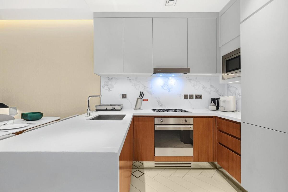 First Class 2br Chic Downtown Escape * Dubai