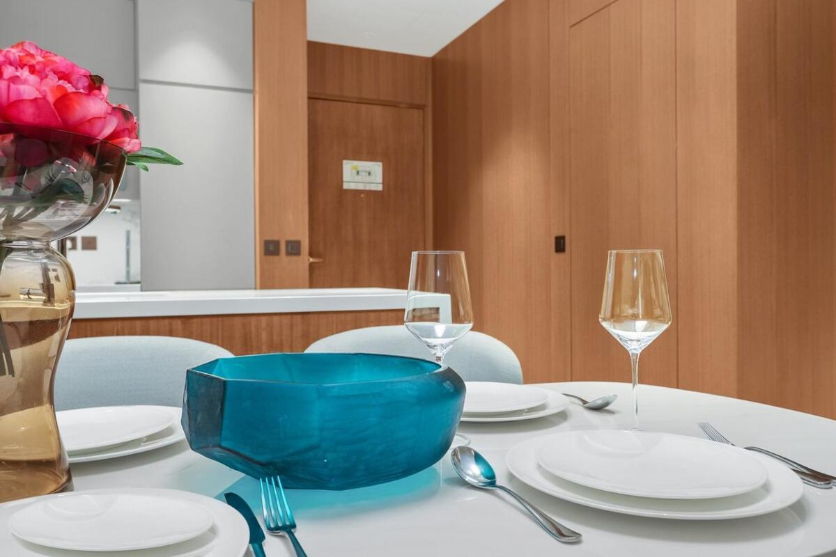 First Class 2br Chic Downtown Escape *