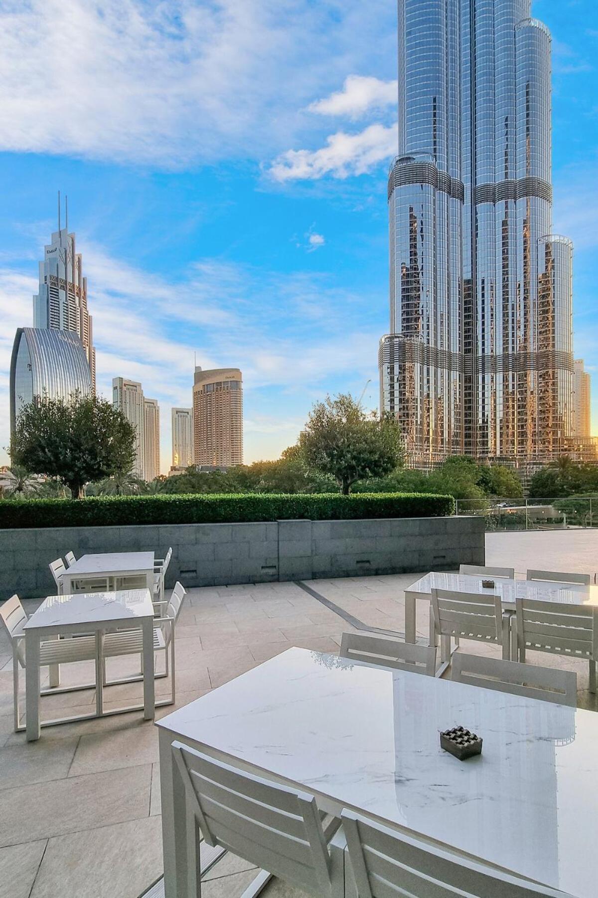 Apartment First Class 2br Chic Downtown Escape Dubai