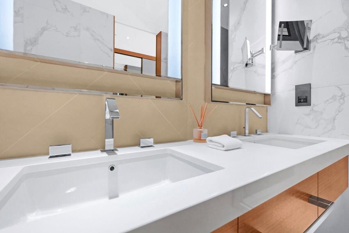 First Class 2br Chic Downtown Escape Dubai