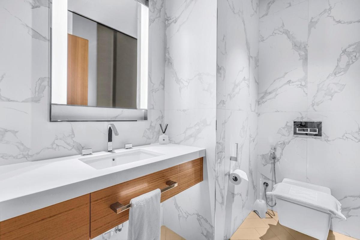 First Class 2br Chic Downtown Escape * Dubai