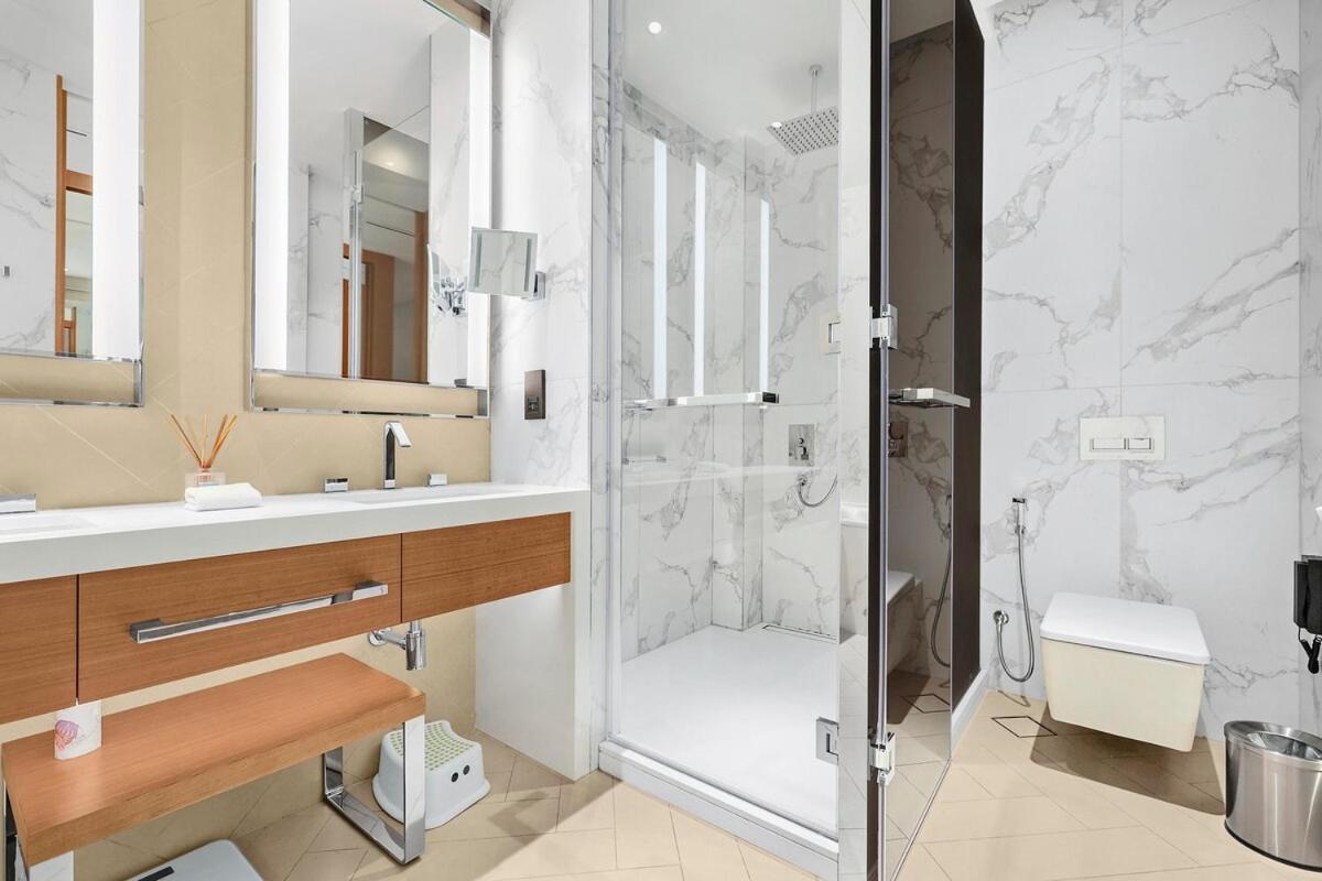 First Class 2br Chic Downtown Escape *