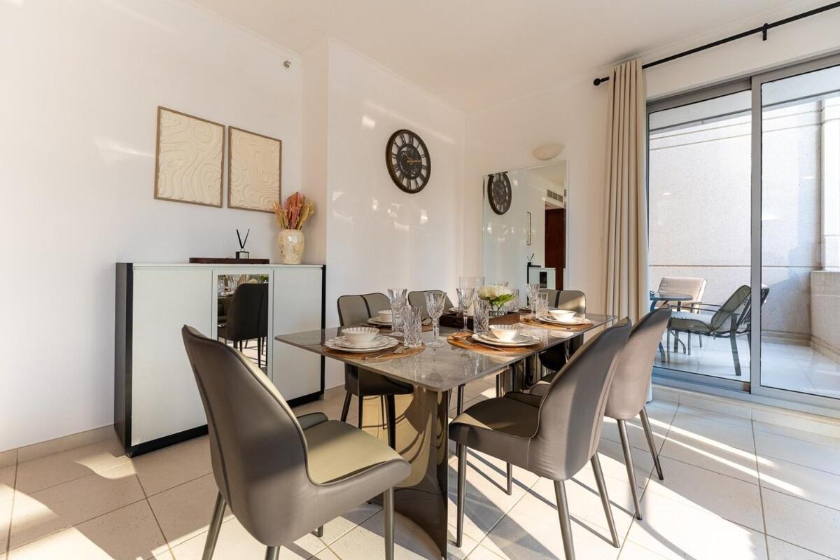 Apartment Chic 1-bedroom Getaway With Downtown Living Charm Dubai