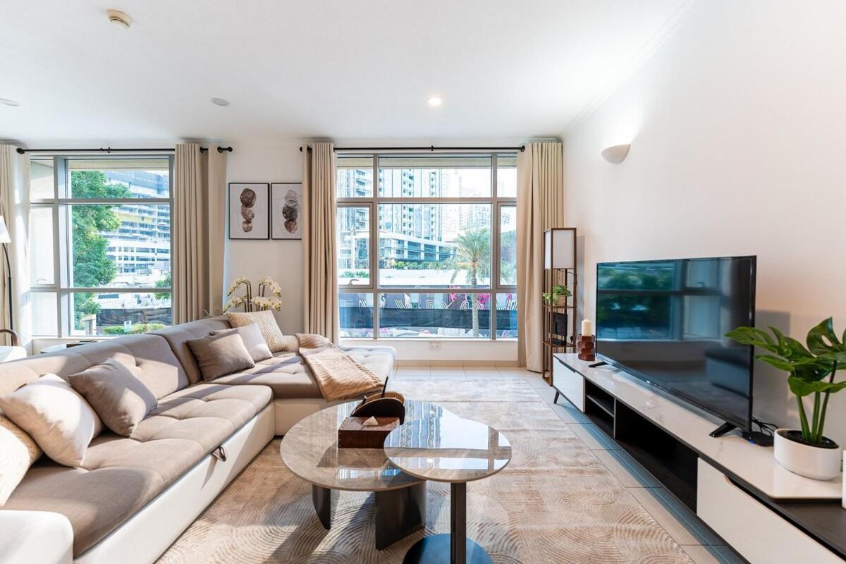 Chic 1-bedroom Getaway With Downtown Living Charm * Dubai