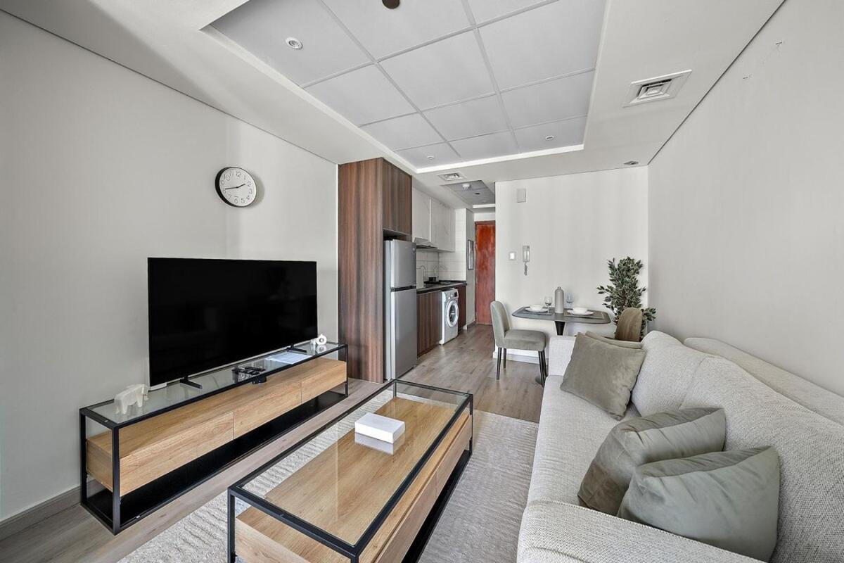 Stunning View In Jlt Apartment *