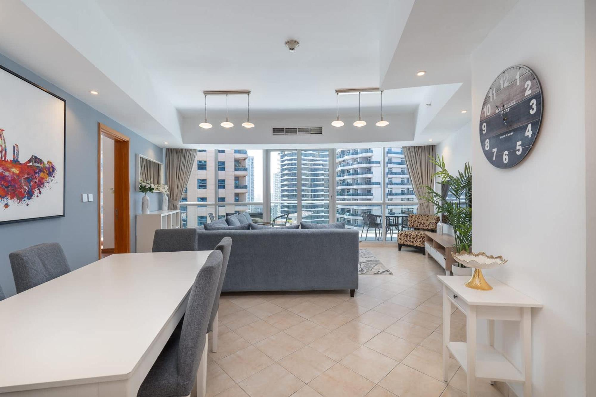 Cozy 3br With View In Marina! Apartment