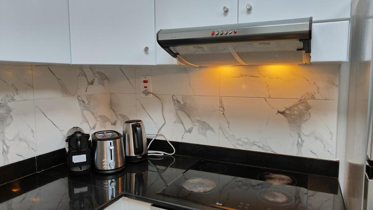 46th Flr Marina Luxury Apartment *