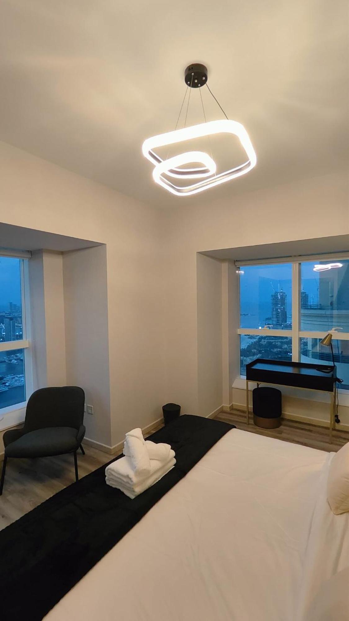 46th Flr Marina Luxury Apartment