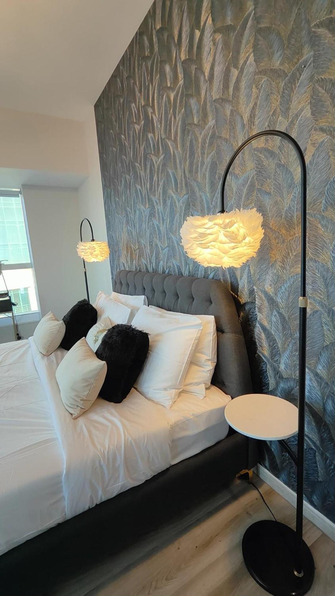 46th Flr Marina Luxury Apartment *
