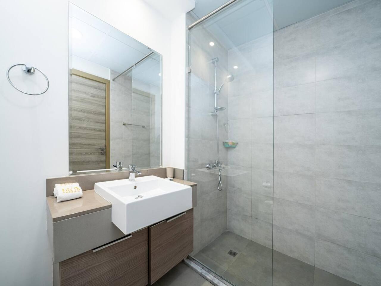 Stylish Living In The Heart Of Jvc Apartment