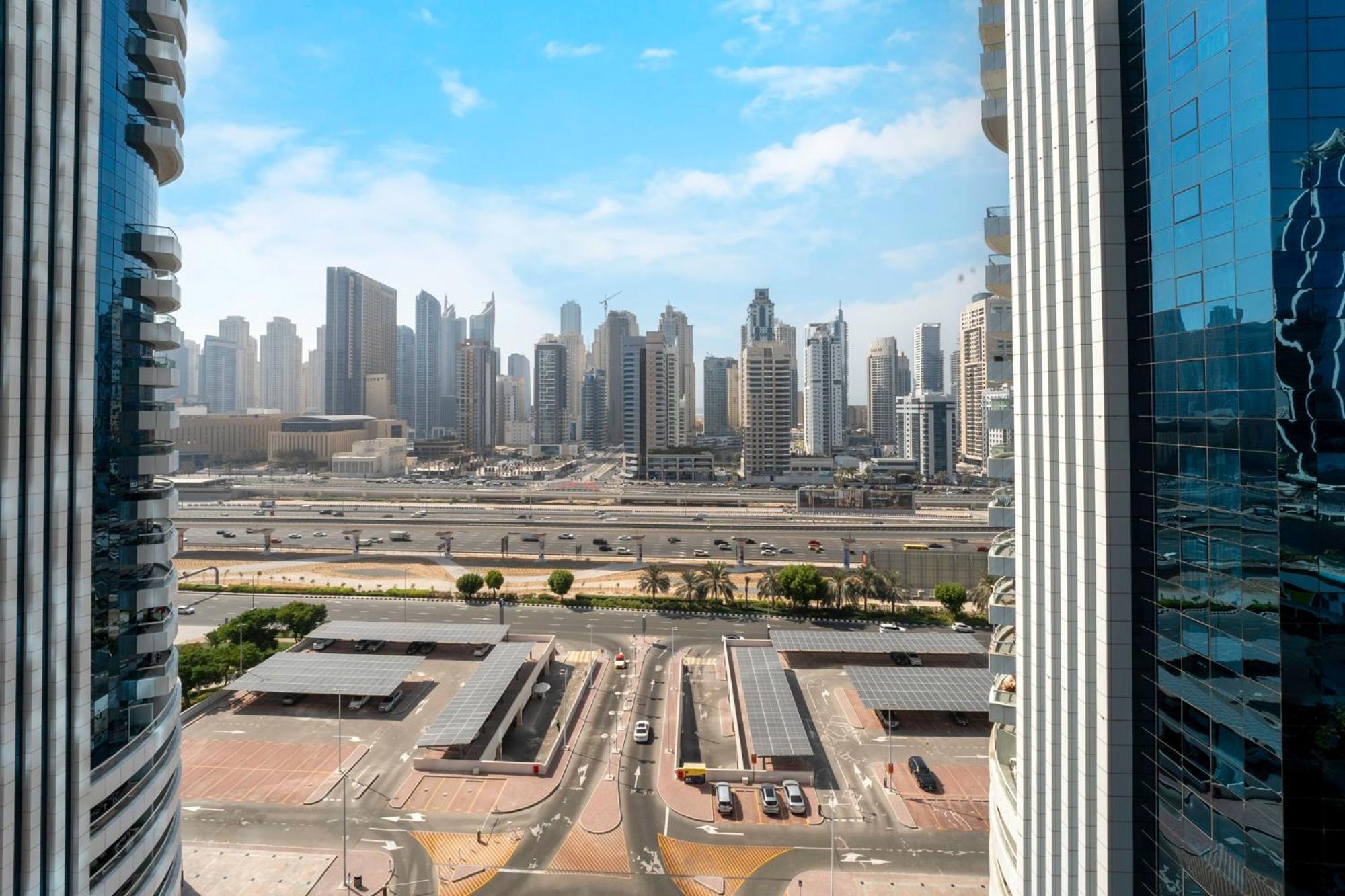 2-bedroom Marina Skyline View In Jlt *