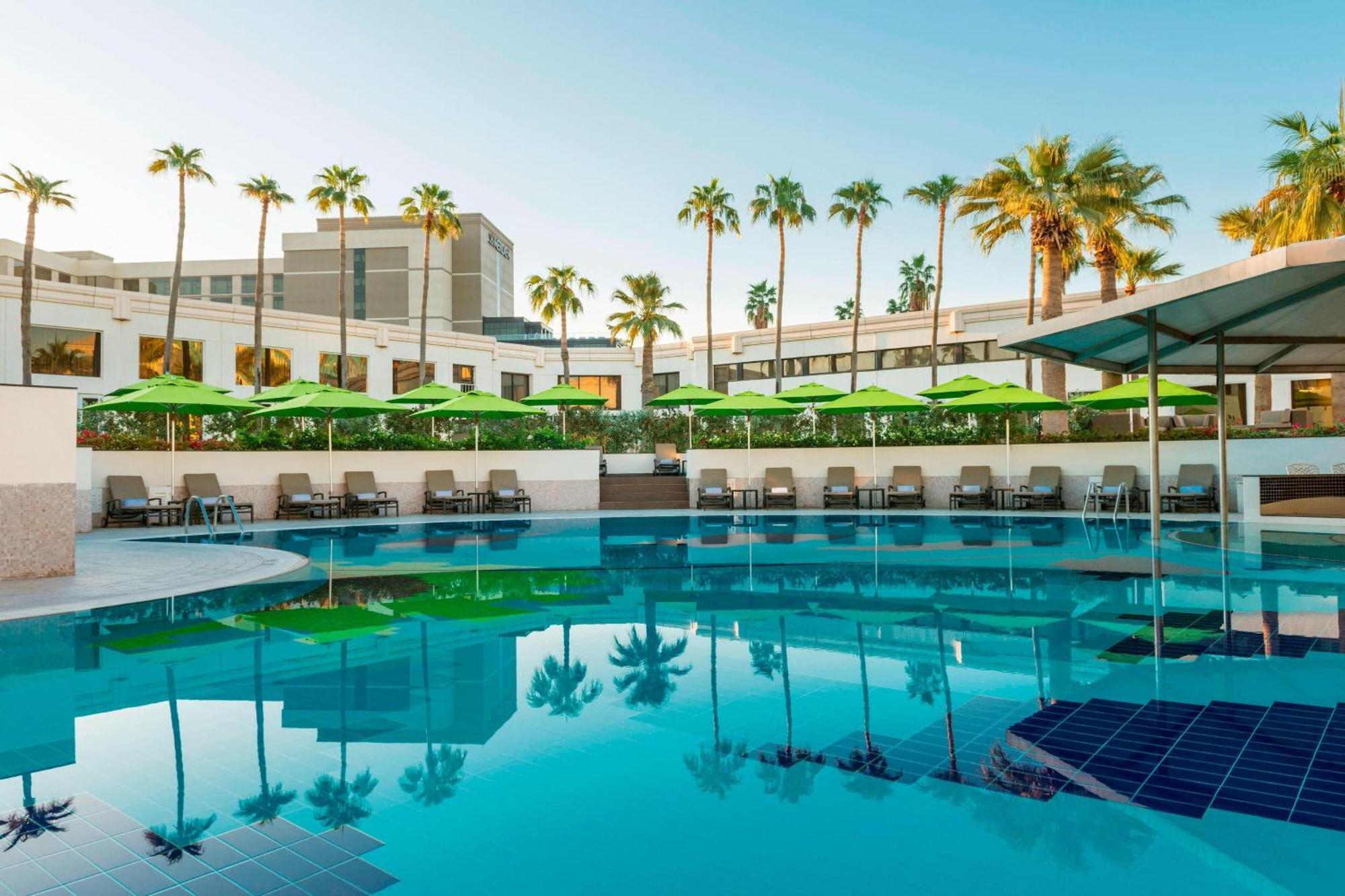 Le Meridien & Conference Centre 5*