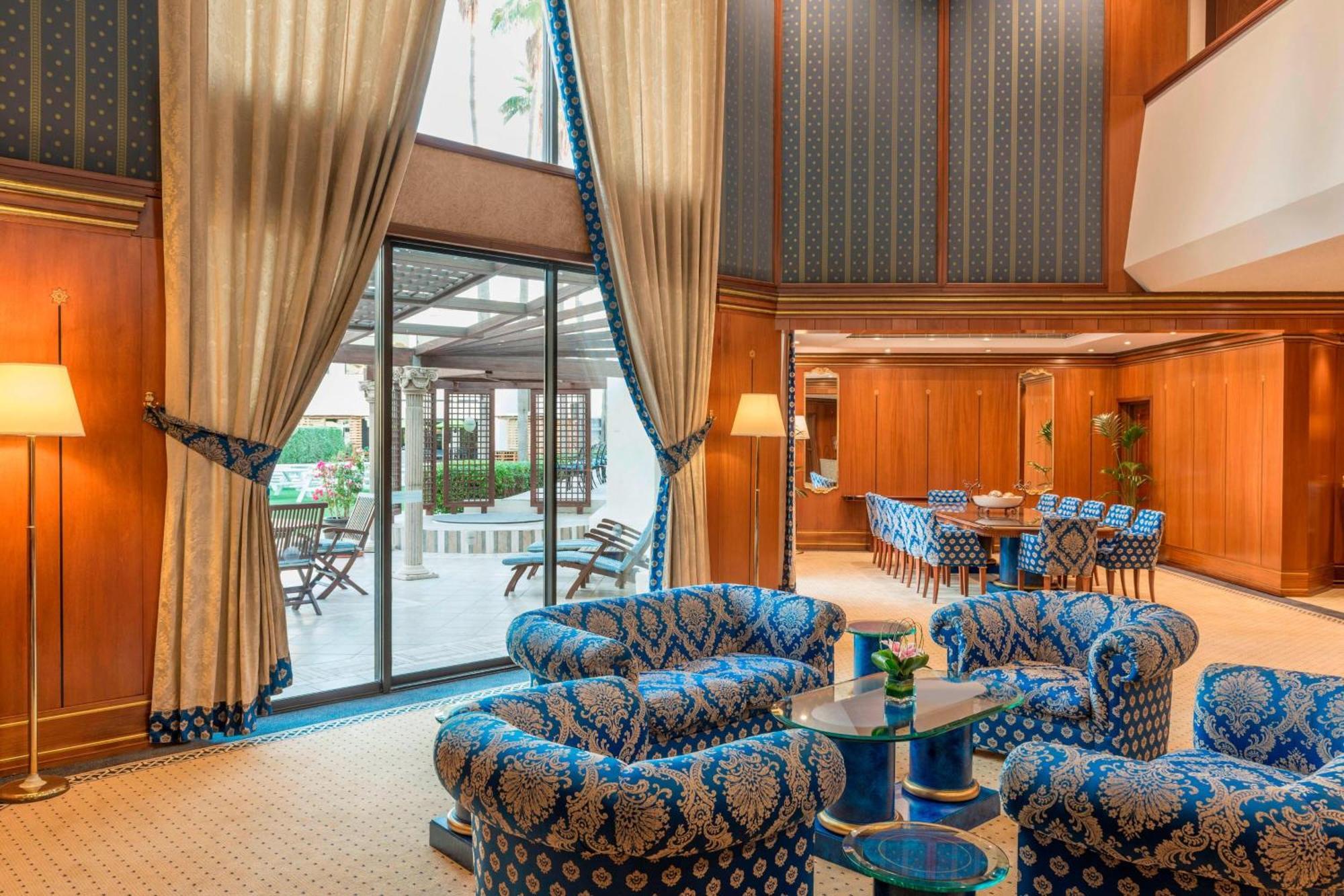 Le Meridien & Conference Centre Hotel