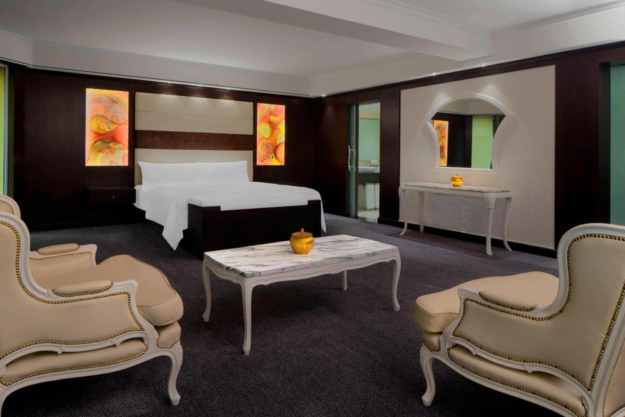 Le Meridien & Conference Centre Hotel 5*