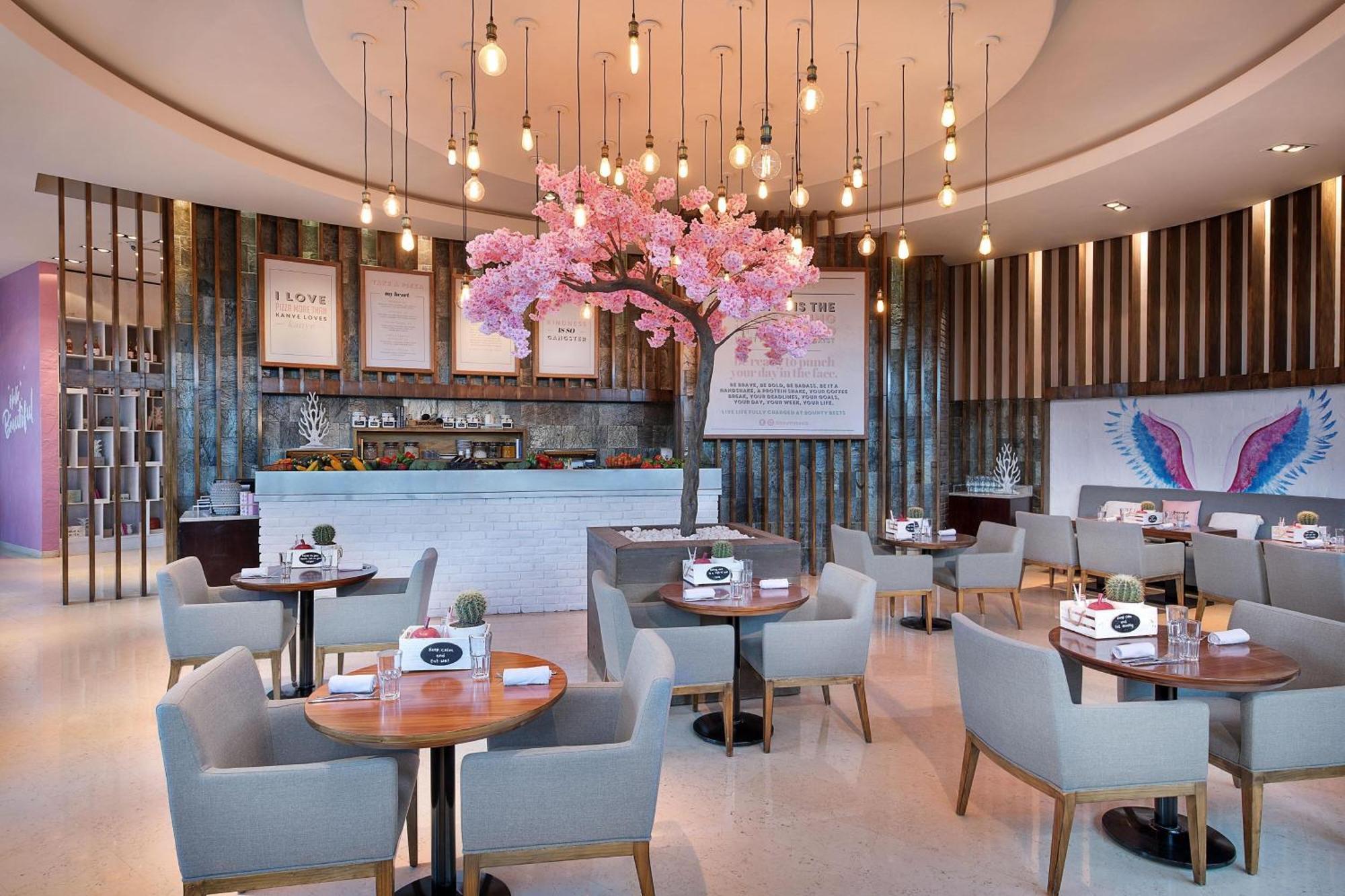 Le Meridien Mina Seyahi Beach & Waterpark Resort Dubai
