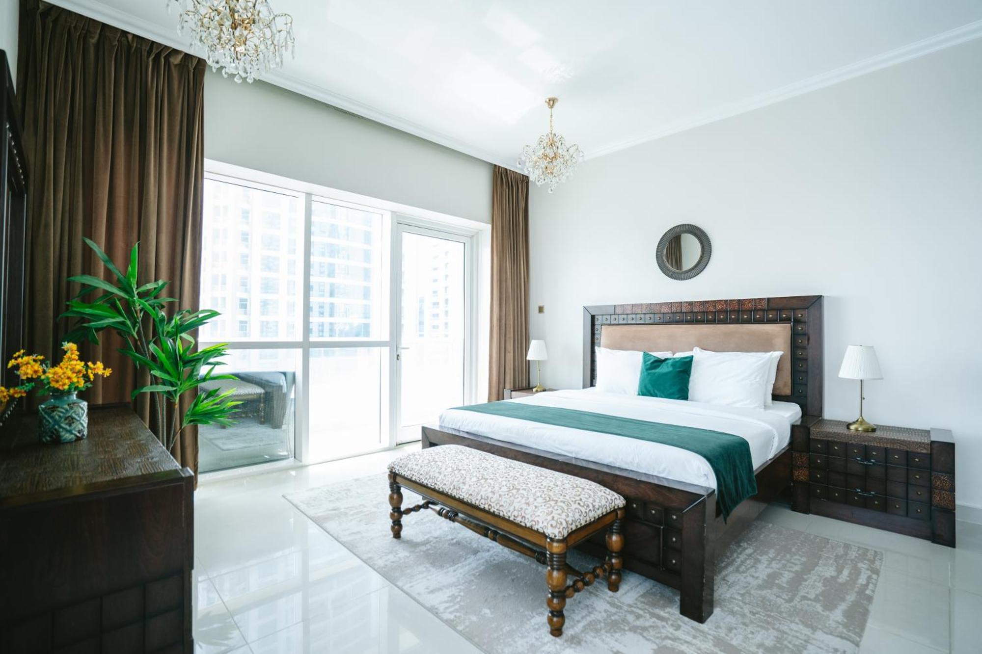 Iconic Marina & Sea Views From The 52nd Floor Dubai