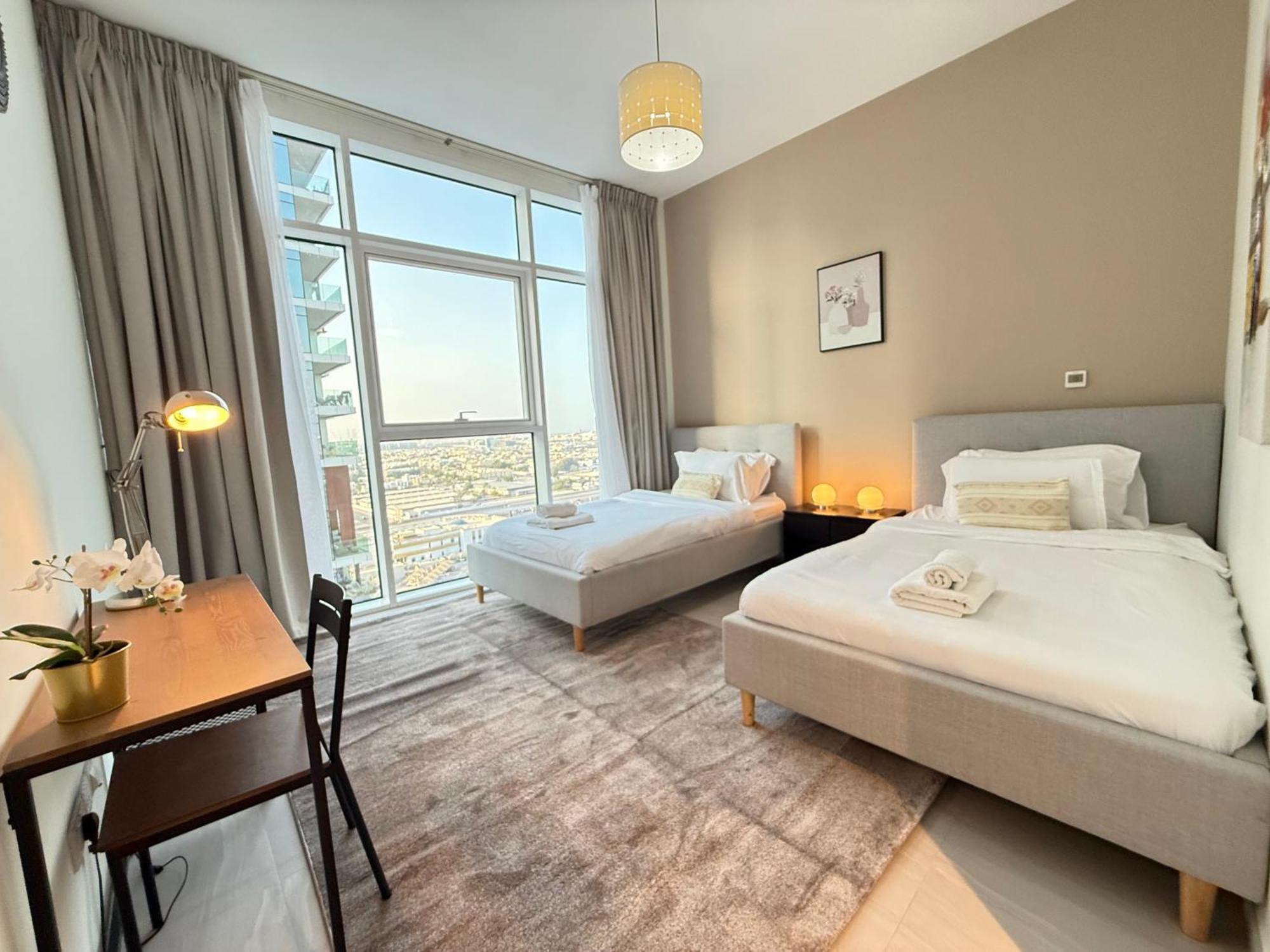 Ultimate - 3 Beds - Scenic Panoramic Views - Right At Metro Station - 5-10min To Sea, Burj Khalifa, Old Town, Downtown - 15min From Airport Dubai
