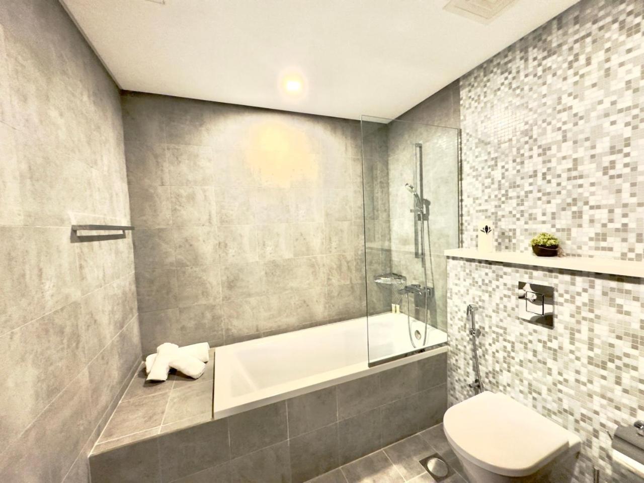 Marina - Spacious 1br With Stunning Sea View By Stella Maris *