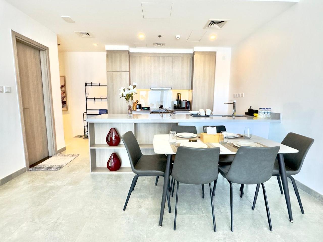Marina - Spacious 1br With Stunning Sea View By Stella Maris *