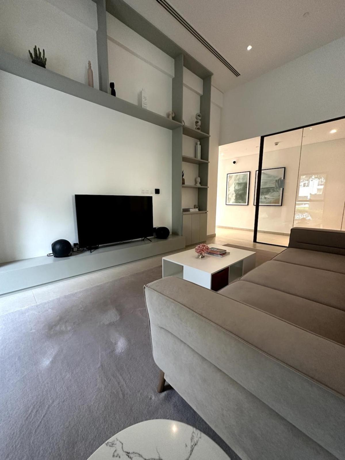 Amakin Bayshore Creek Apartment