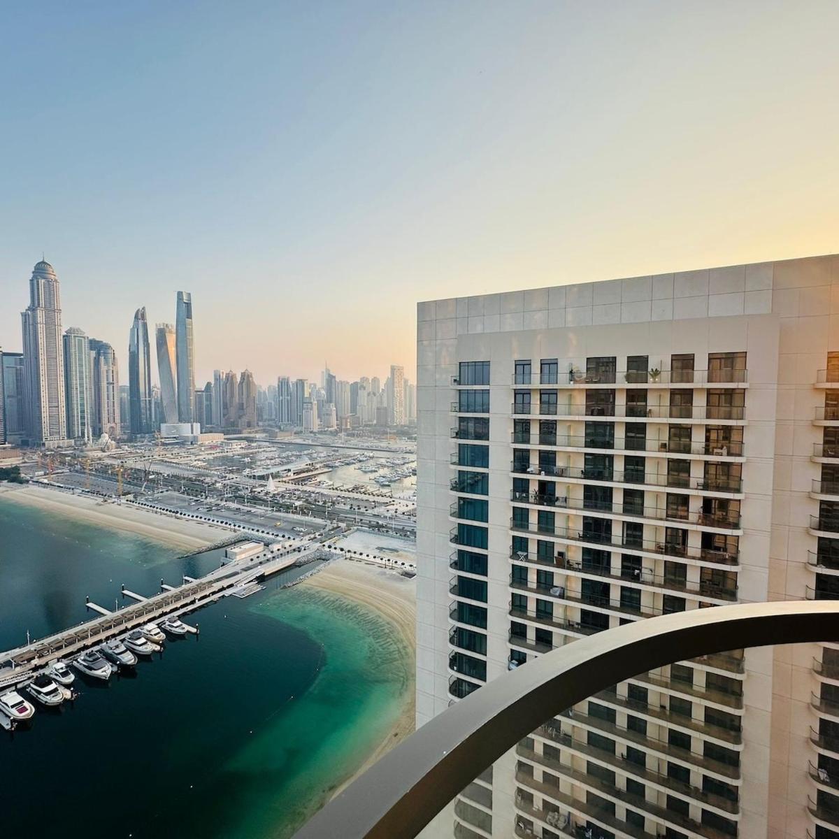 Amakin Beachfront Palm Jumeirah Marina Vista 2 Daire