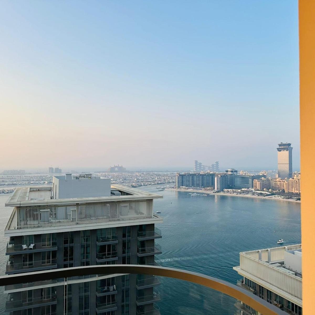 Amakin Beachfront Palm Jumeirah Marina Vista 2