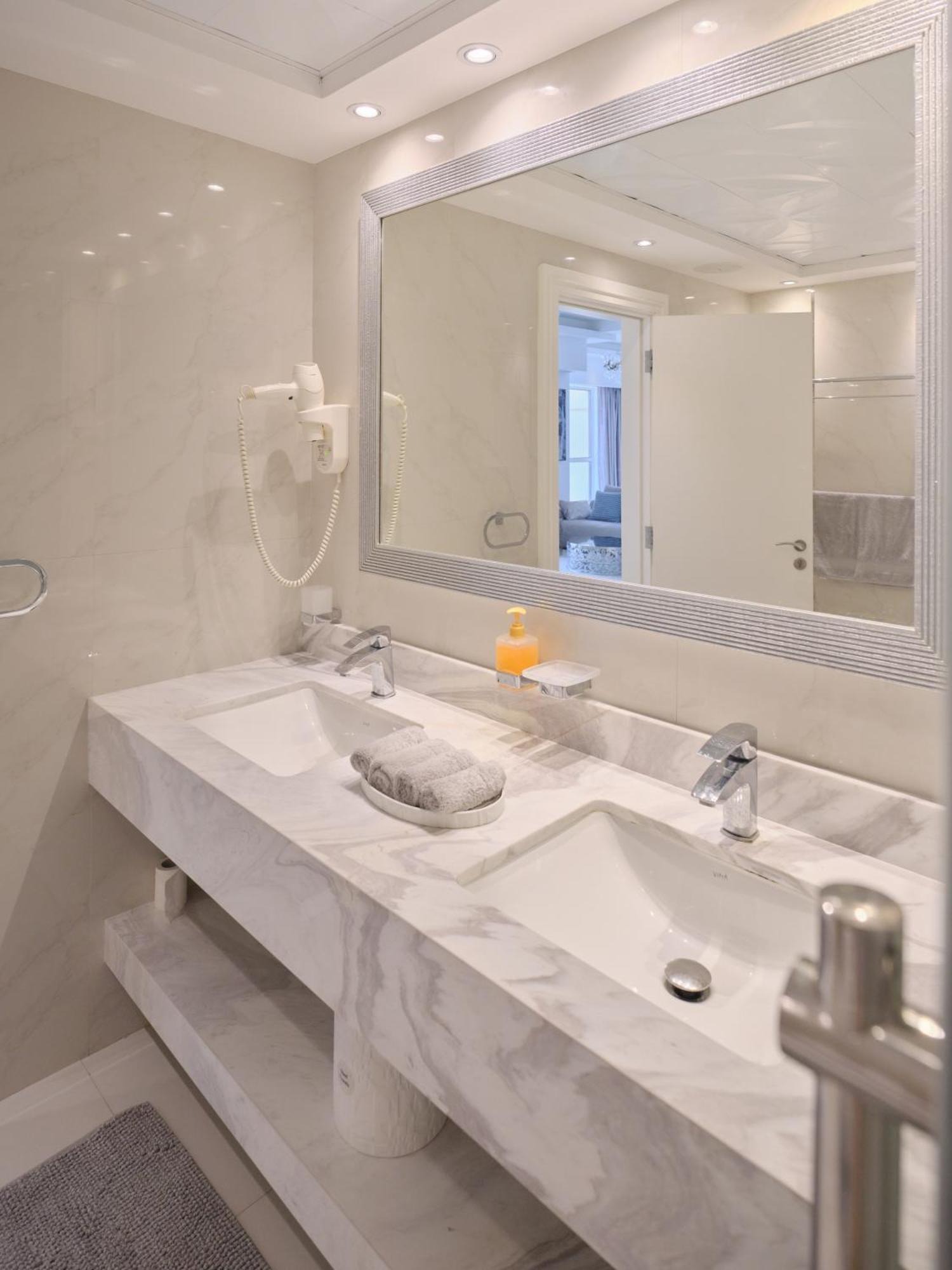 Jbr Beachfront Luxe Sea Facing Apartamento