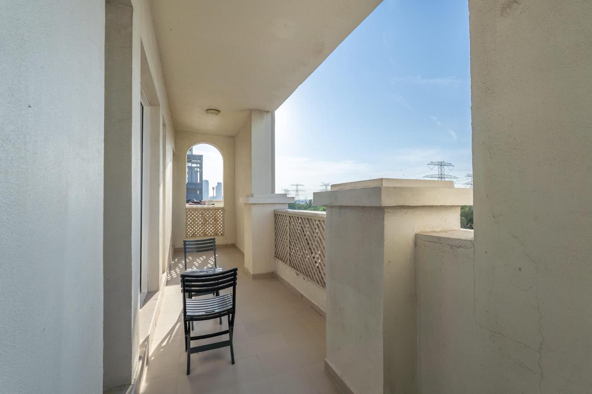 Apartment Sleeps 2 In 1 Bedroom At Hanover Square, Jvc Dubai