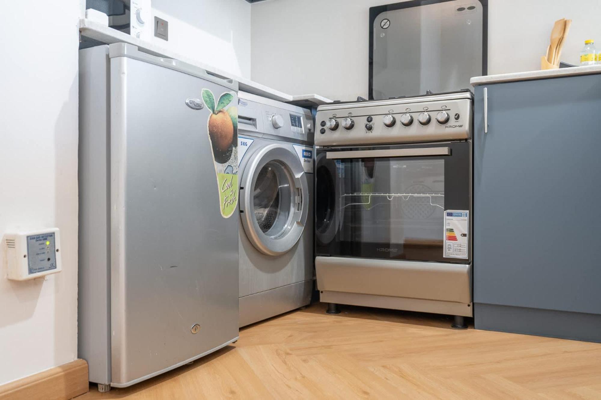 Sleeps 2 In 1 Bedroom At Hanover Square, Jvc Apartment
