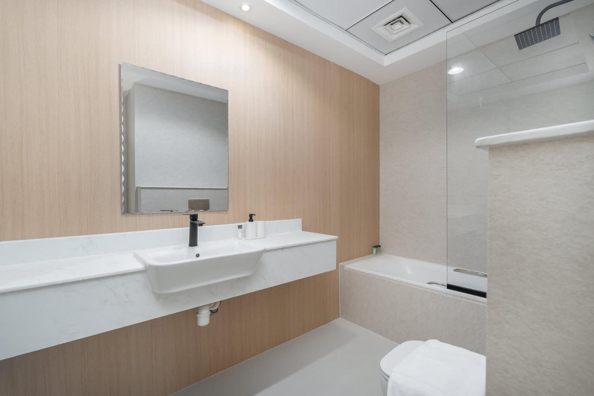 Sleeps 2 In 1 Bedroom At Hanover Square, Jvc Apartment Dubai
