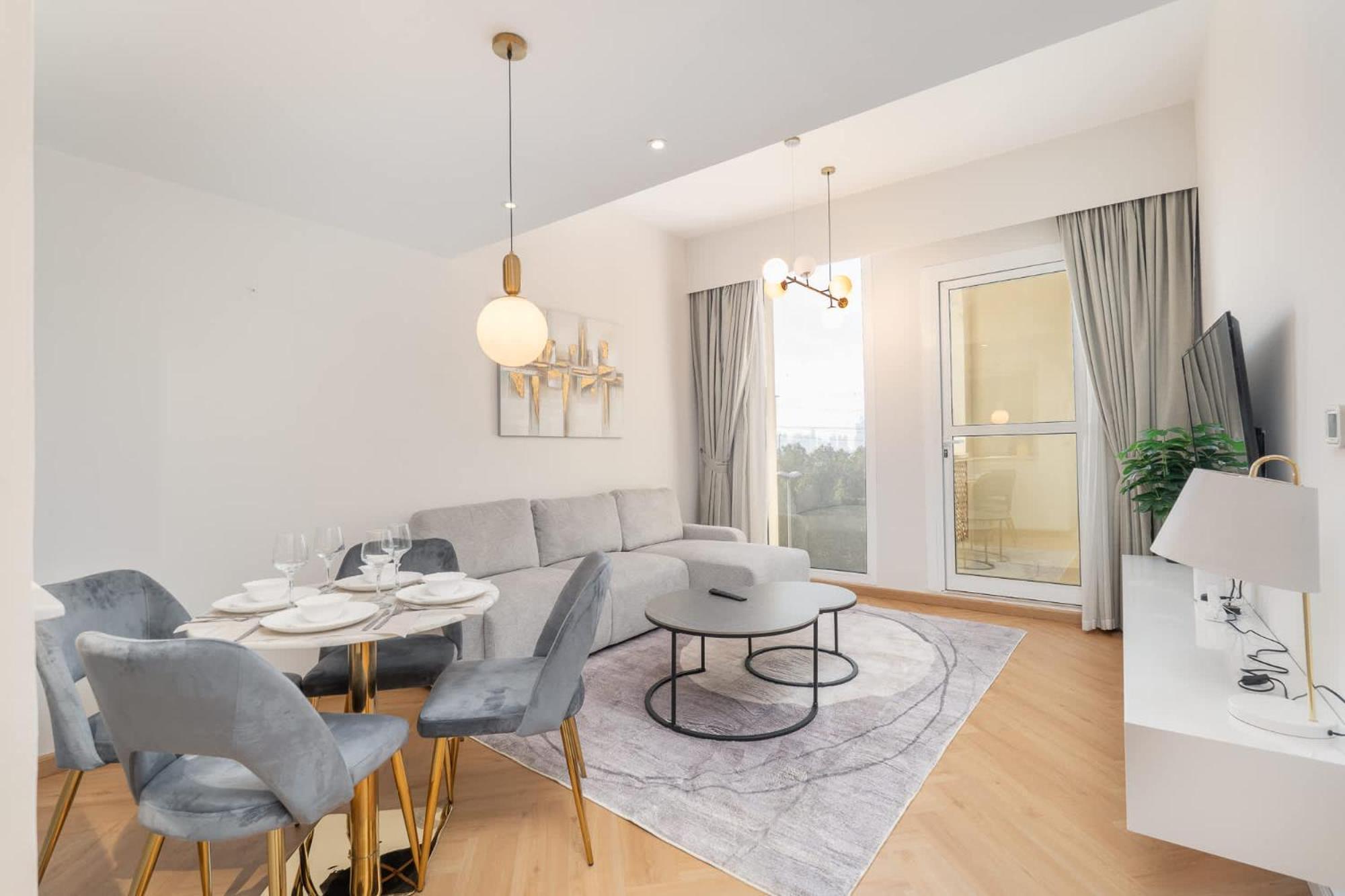 Sleeps 2 In 1 Bedroom At Hanover Square, Jvc Apartment Dubai