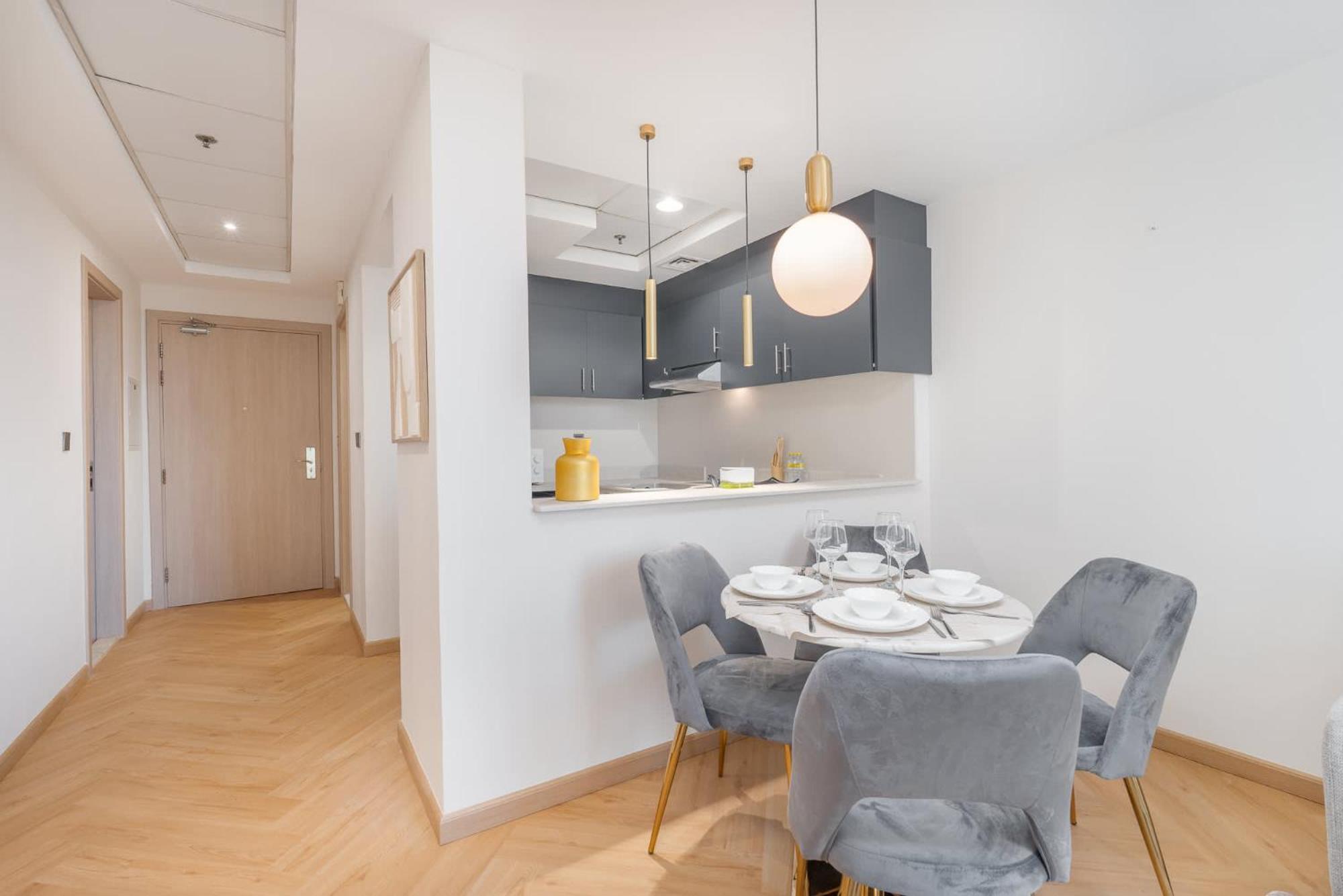 Sleeps 2 In 1 Bedroom At Hanover Square, Jvc *