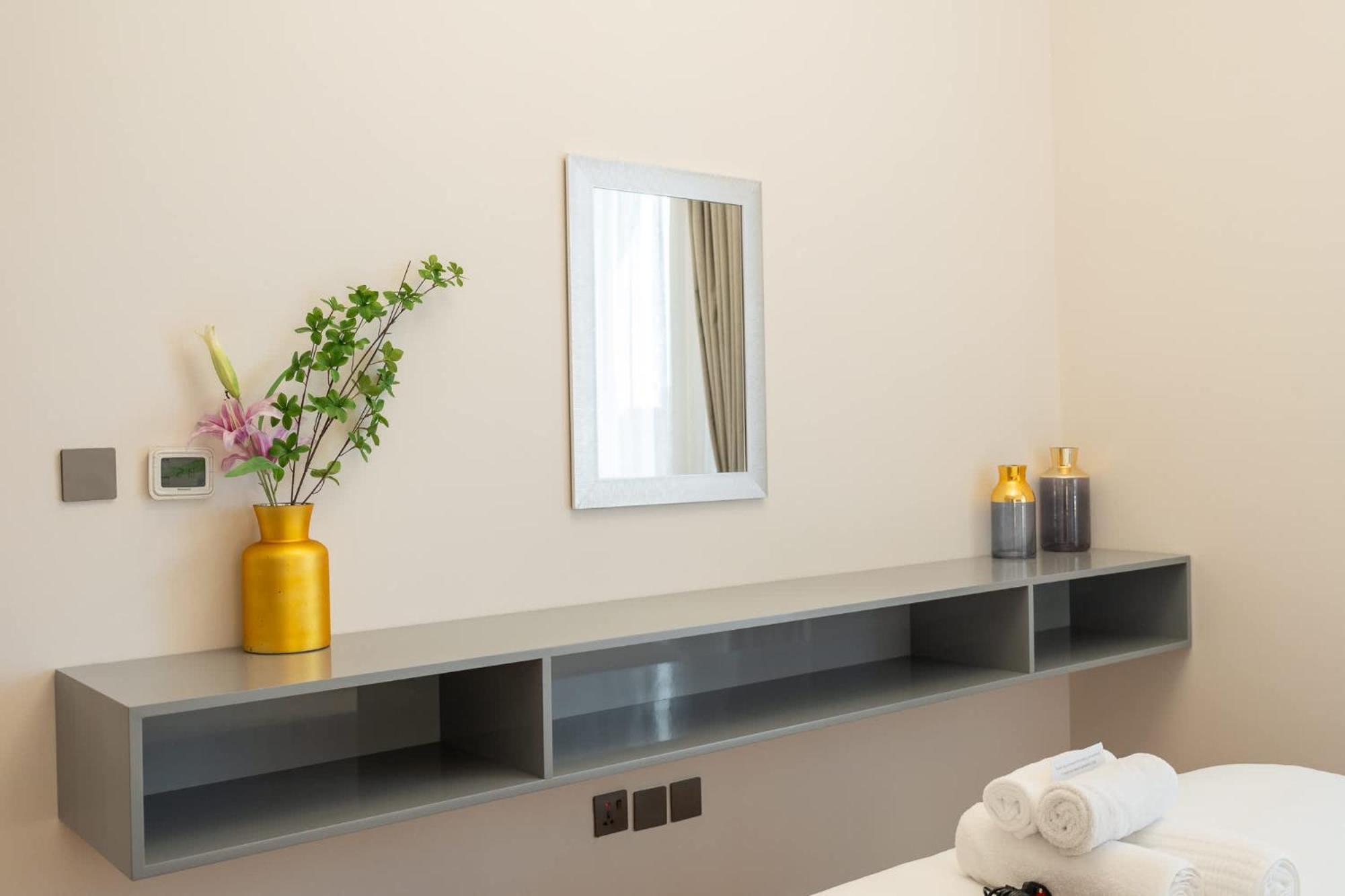Apartment Sleeps 2 In 1 Bedroom At Hanover Square, Jvc