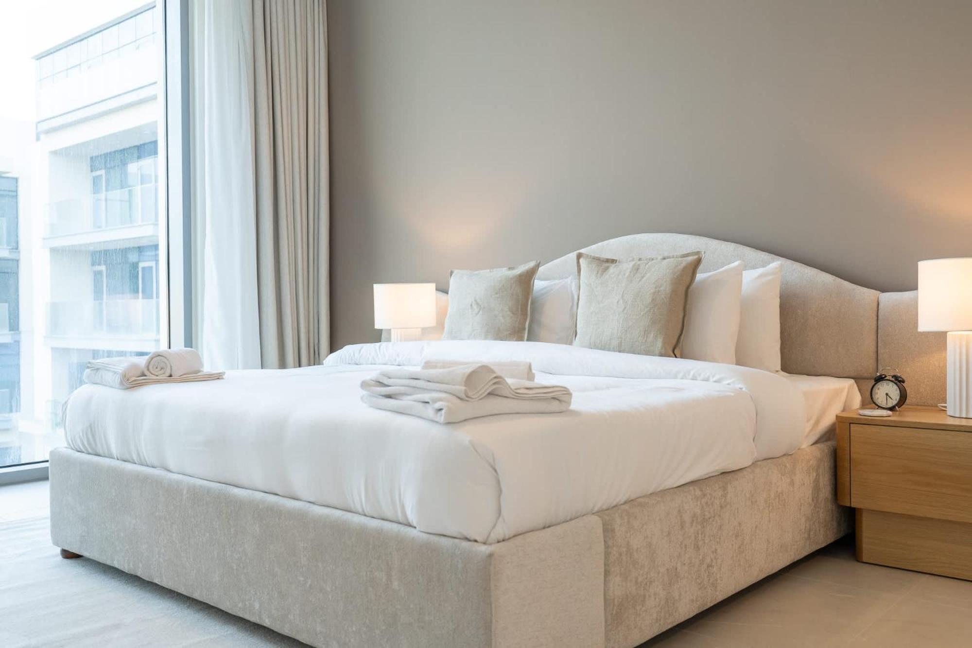 Elegant, Relaxing 3-bedroom In Perfect Location At Canal Front 1 *