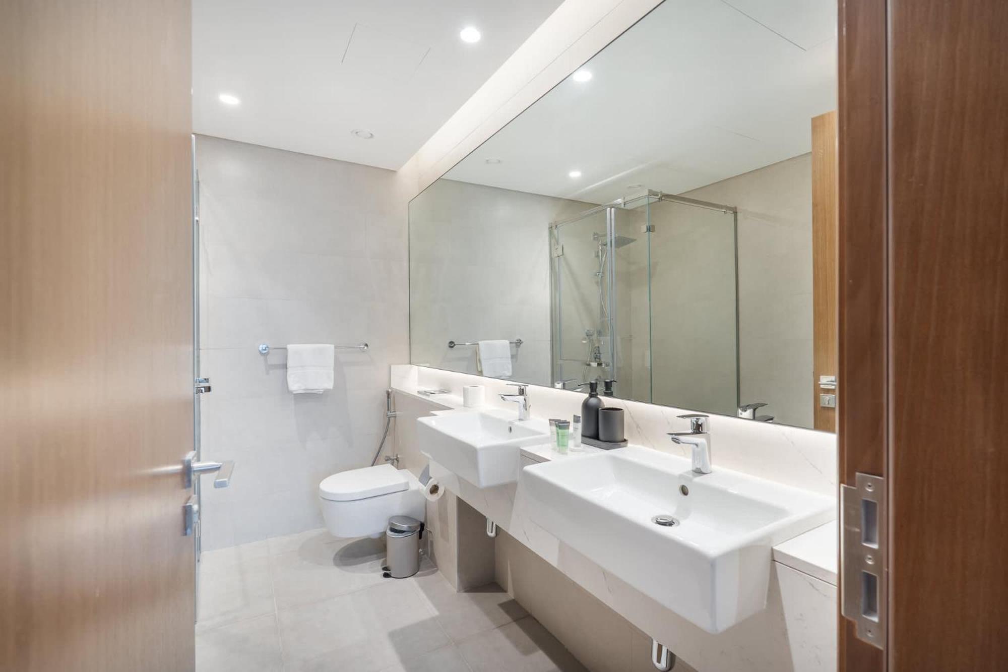 Elegant, Relaxing 3-bedroom In Perfect Location At Canal Front 1 *