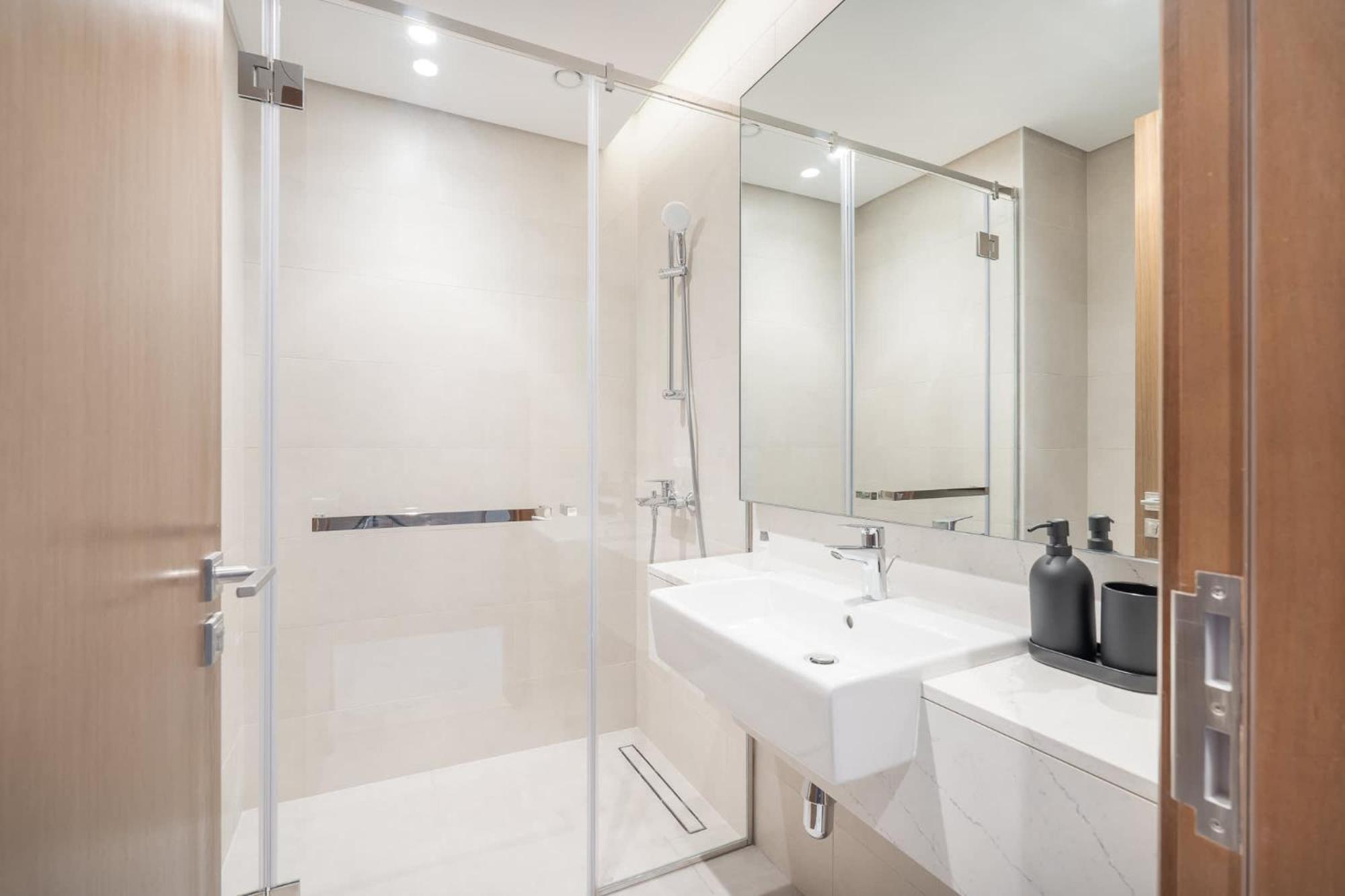 Elegant, Relaxing 3-bedroom In Perfect Location At Canal Front 1 * Dubai