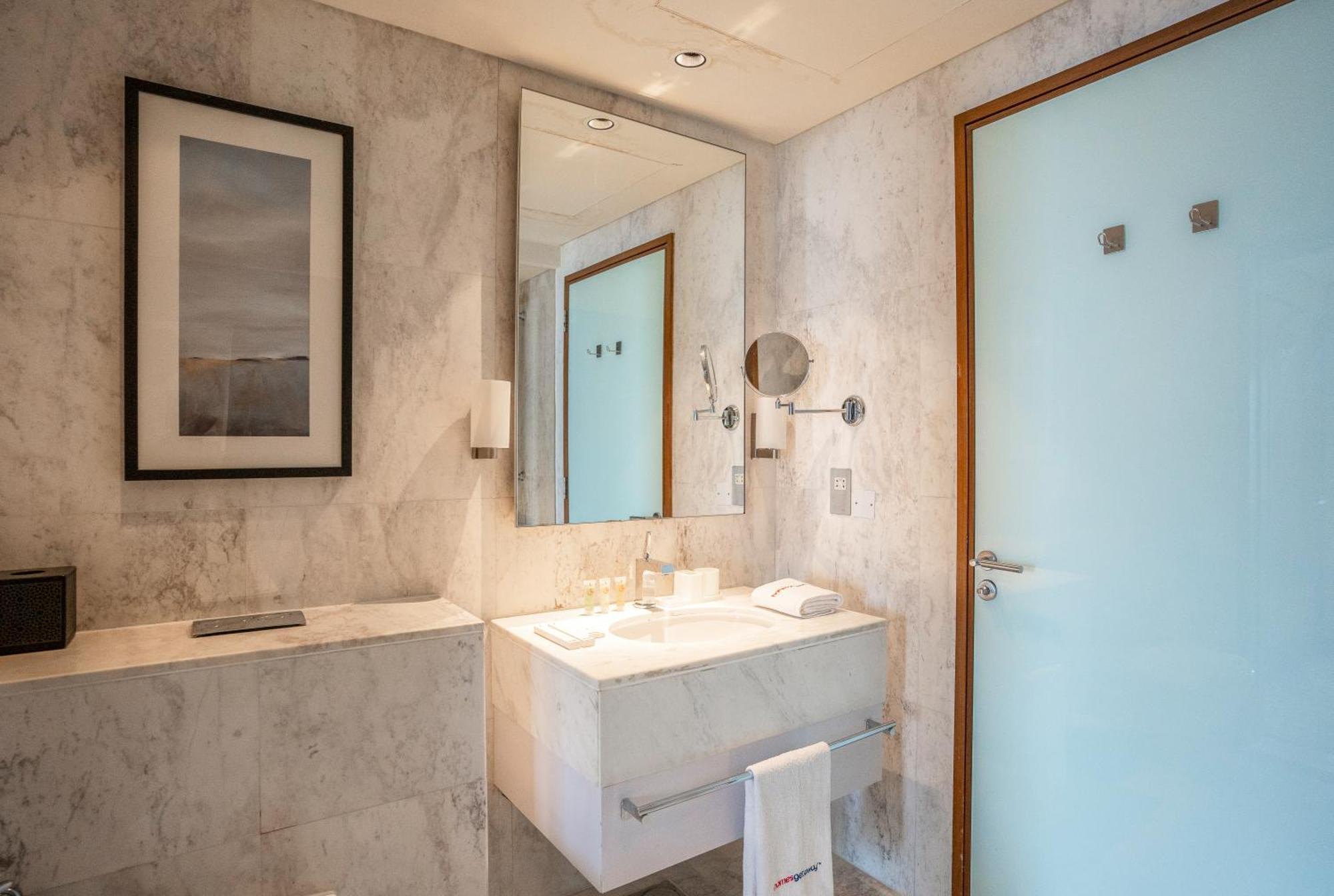 Homesgetaway - Amazing Location 1br At Mall Residences Apartamento Dubai