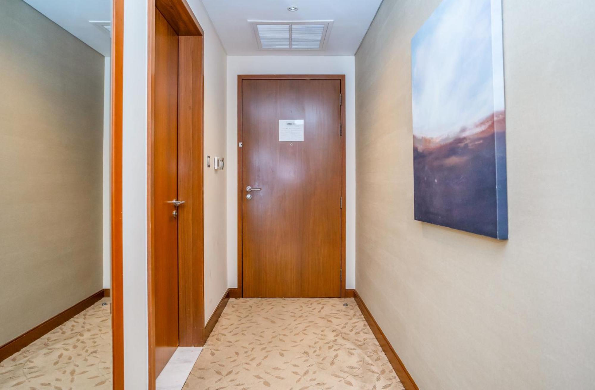 Homesgetaway - Amazing Location 1br At Mall Residences Apartamento