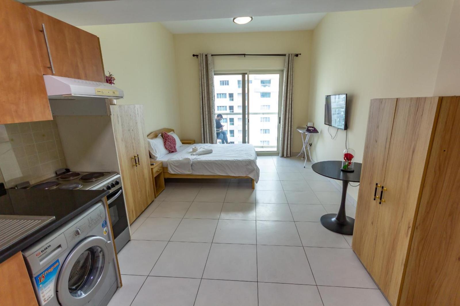 Homestay Deluxe For Rent At Marina View Towers Dubai