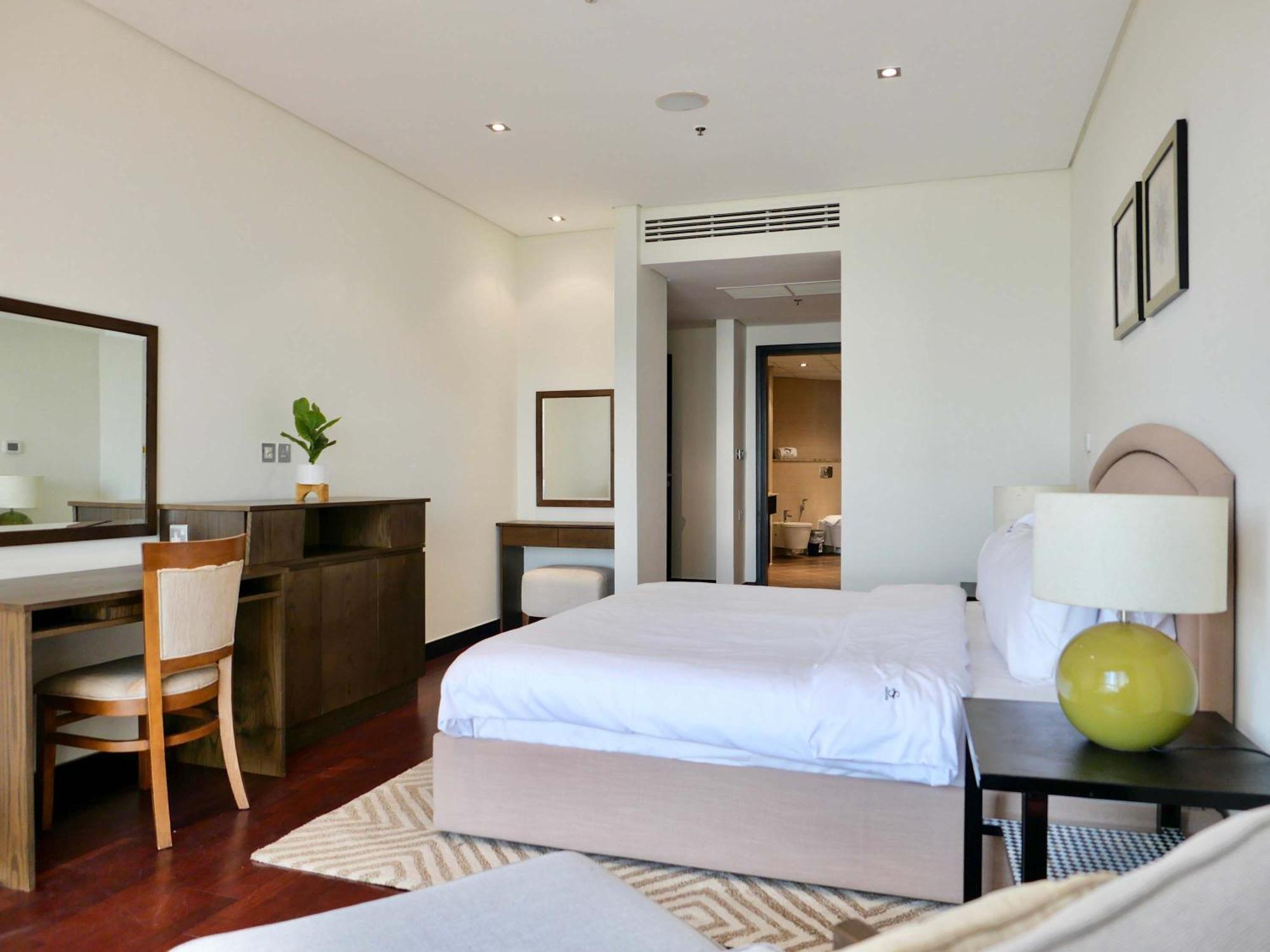 Waterfront 2br With Sea Views Dubai