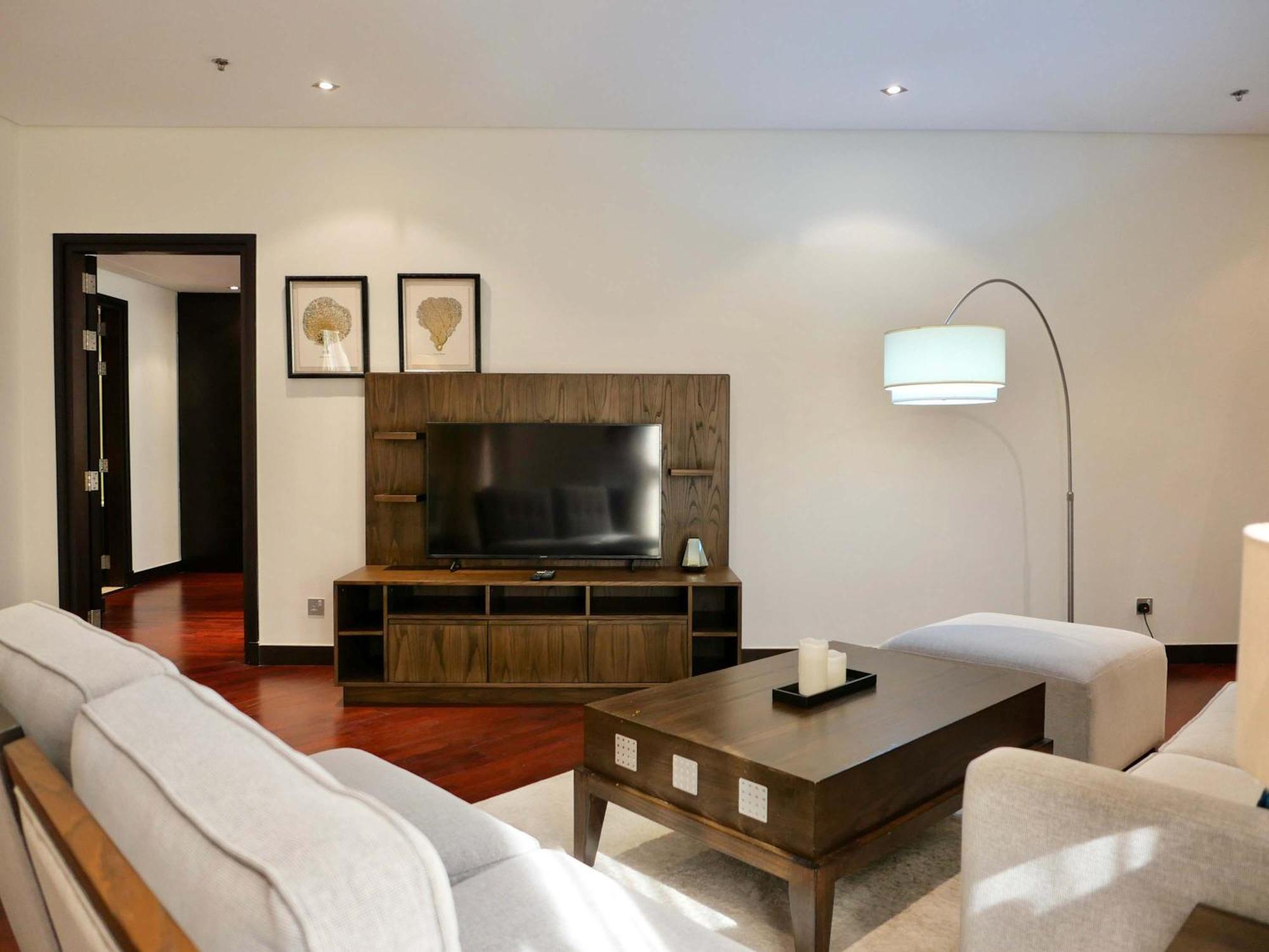 Apartment Waterfront 2br With Sea Views