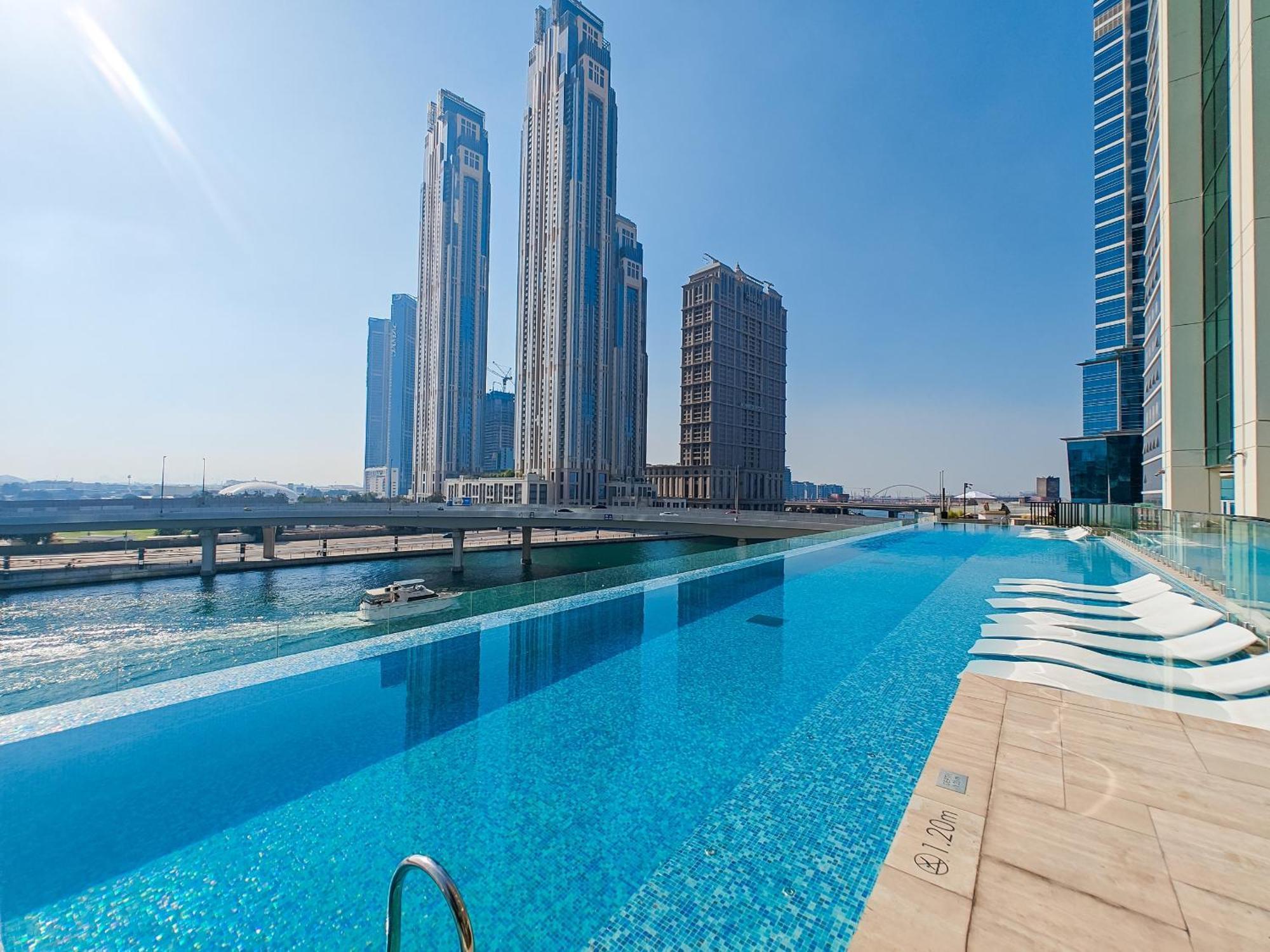 Daire Fam Living - Urban Oasis 2bedroom, Business Bay Dubai