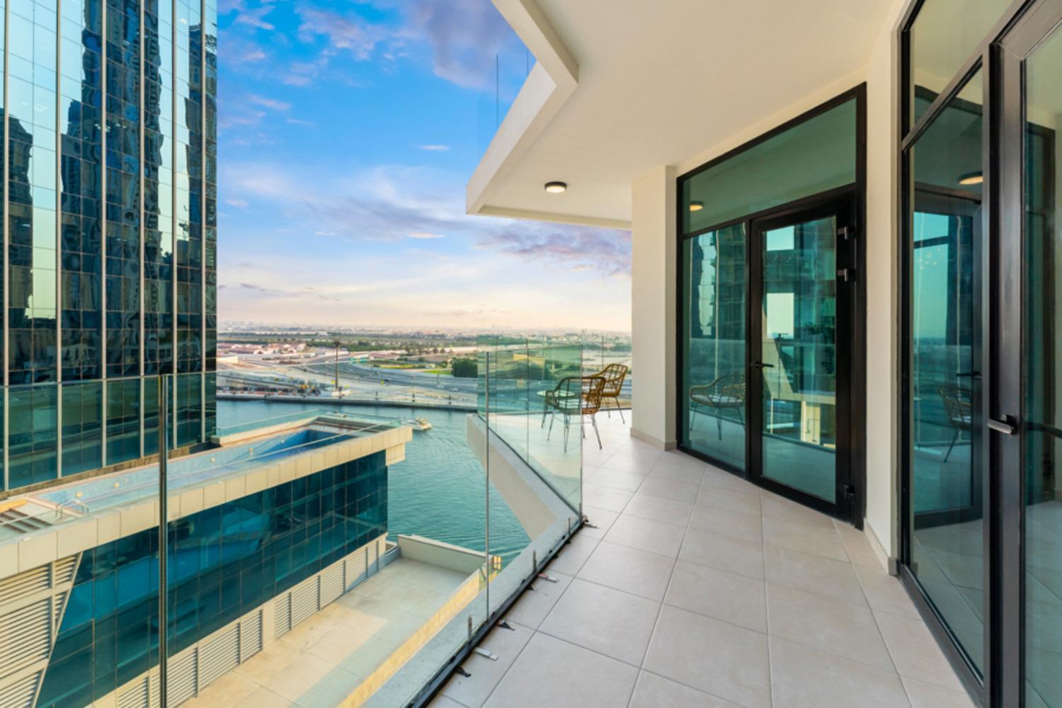Daire Fam Living - Urban Oasis 2bedroom, Business Bay Dubai