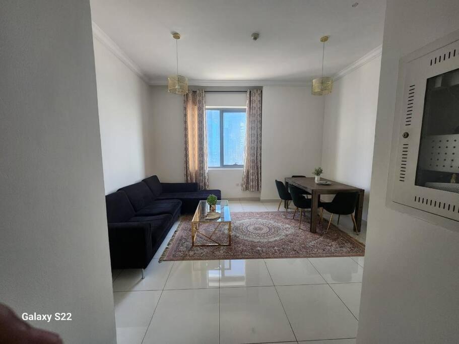 Entire 1 Bedroom With Swimming Pool Andjaccuzi In Business Bay, Heart Of Dubai