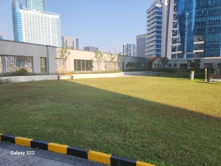 Entire 1 Bedroom With Swimming Pool Andjaccuzi In Business Bay, Heart Of Apartment