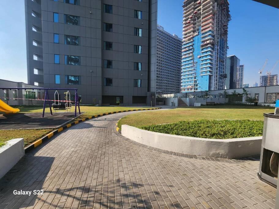 Entire 1 Bedroom With Swimming Pool Andjaccuzi In Business Bay, Heart Of Apartment *