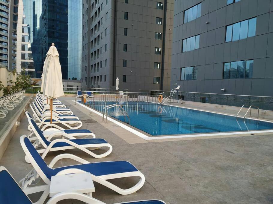 Entire 1 Bedroom With Swimming Pool Andjaccuzi In Business Bay, Heart Of Dubai