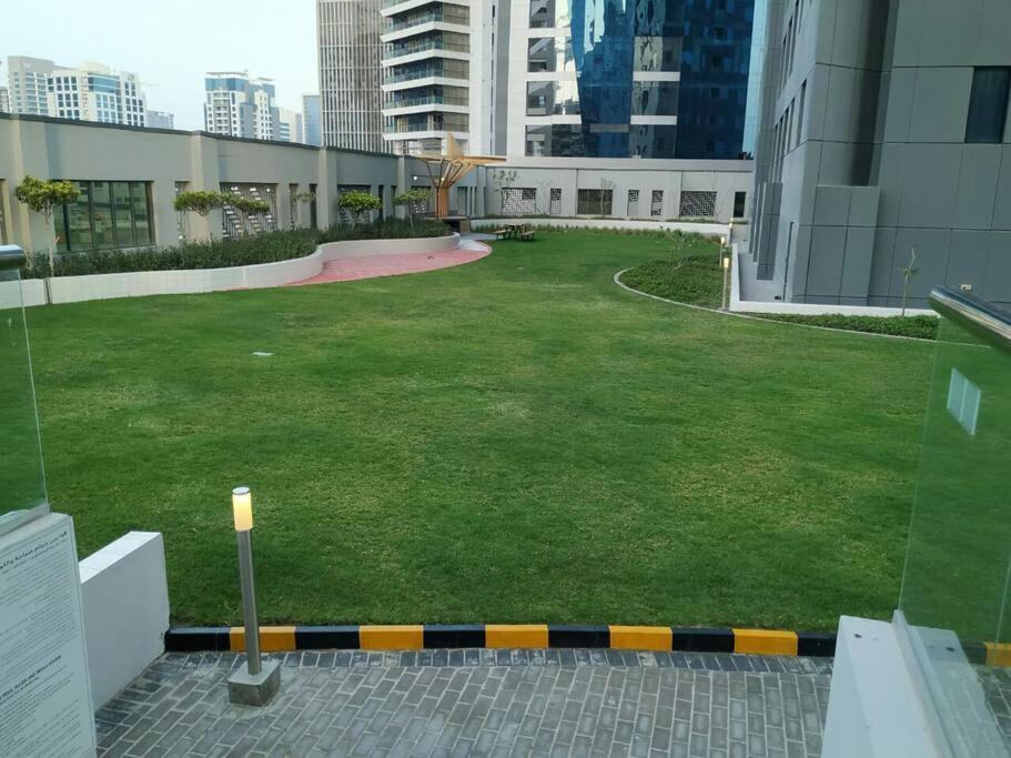 Entire 1 Bedroom With Swimming Pool Andjaccuzi In Business Bay, Heart Of Apartment *